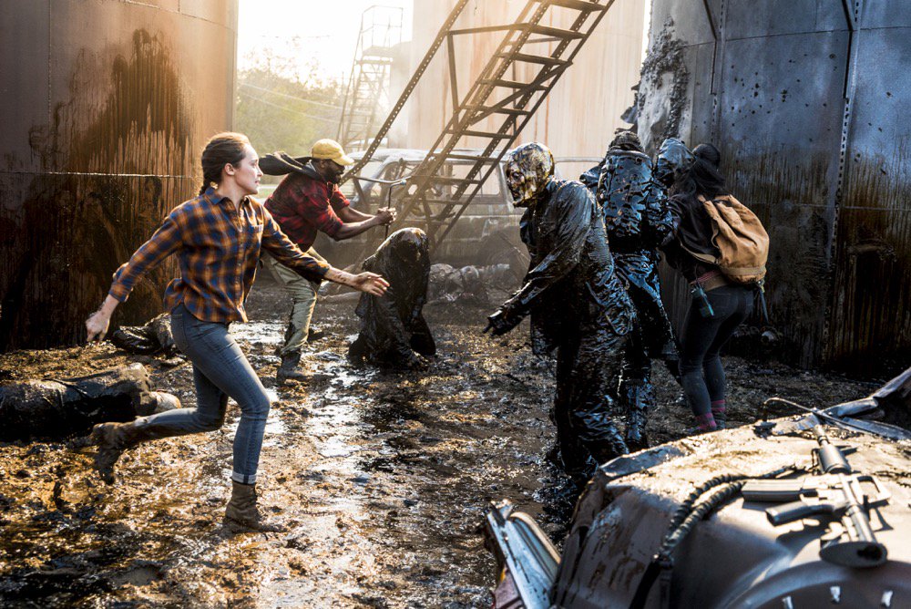 TheWalkingDead's tweet photo. See the best pics from last week’s episode of #FearTWD: https://t.co/tFAsP1kCUt https://t.co/AxU68rin2p