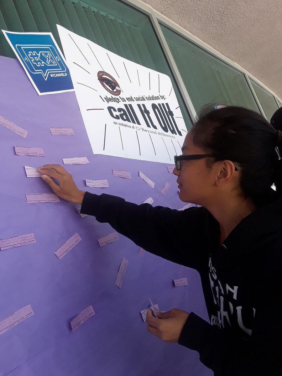 MVHSwillhelp's tweet photo. During lunch today we partnered up with @mv_plus for #CallitOutDay Thank you to everyone who came out and pledged to end social isolation!! #RITEhawks #ICanHelp #MVwillhelp https://t.co/5cDBACV2R0