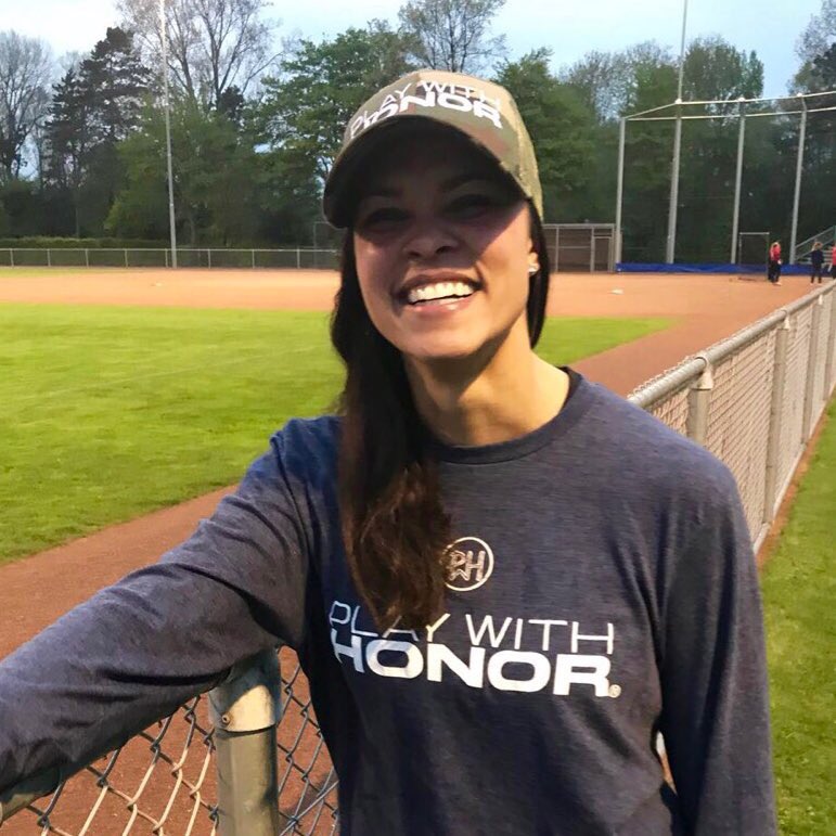 _PLAYwithHONOR's tweet photo. We are proud to introduce Rebecca Soumeru, our PWH ambassador in the Netherlands and member of the Dutch National Softball Team 🇳🇱 Learn more about Becky and her amazing PWH story on the following link https://t.co/hZ7mdwAzCn @KNBSB #playwithhonor #pwhLegacy #PWHnetherlands https://t.co/u3HXg8OO3p
