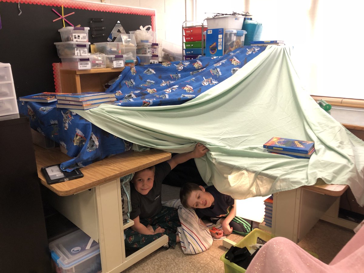 MrsPenz4gr's tweet photo. Forts and  flashlight reading 🔦 today to celebrate our hard work on testing this past week. #friday https://t.co/7ArGjaFz9p