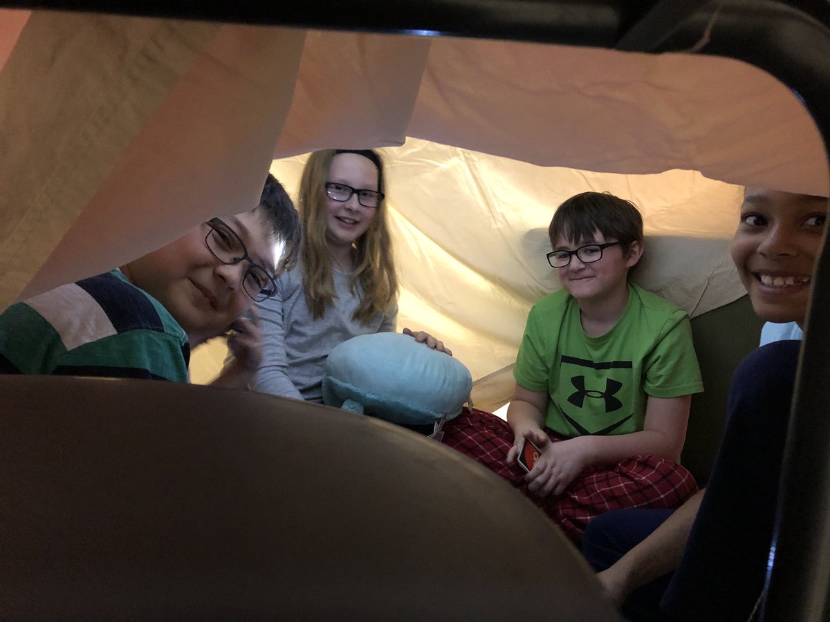 MrsPenz4gr's tweet photo. Forts and  flashlight reading 🔦 today to celebrate our hard work on testing this past week. #friday https://t.co/7ArGjaFz9p