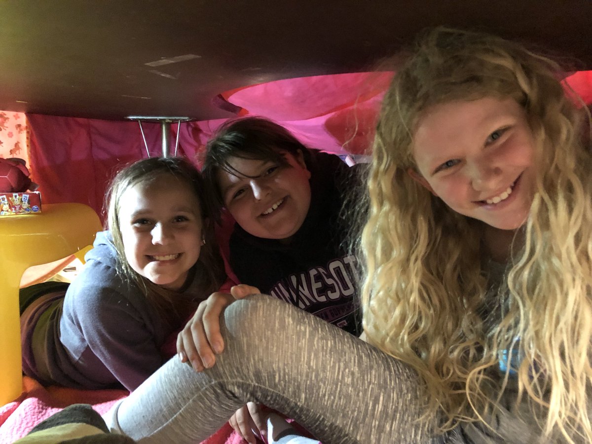 MrsPenz4gr's tweet photo. Forts and  flashlight reading 🔦 today to celebrate our hard work on testing this past week. #friday https://t.co/7ArGjaFz9p