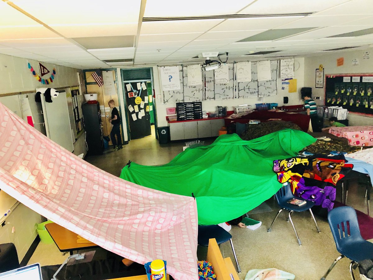 MrsPenz4gr's tweet photo. Forts and  flashlight reading 🔦 today to celebrate our hard work on testing this past week. #friday https://t.co/7ArGjaFz9p