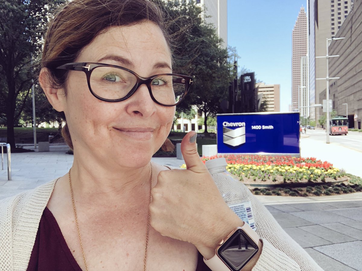 lucilovesmic's tweet image. It’s a good Friday! Voicing this rad girl again, crushing Afshar’s head, and reading with the kind folks @Chevron. Perk of VO work - I know a little bit about a LOT of topics. 😀 #fullmetalpanic! #kicktolerance