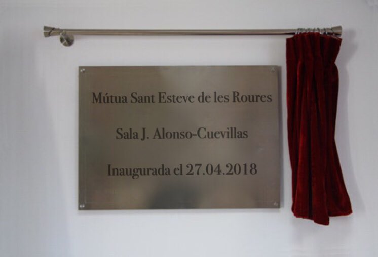 MutuaSEDR's tweet photo. Moltes gràcies a totes i tots els assistents i participants al event, és un autèntic honor poder inaugurar aquesta nova sala de RX donant-li el nom de qui tant està fent pel nostre país i ara, pel nostre poble. Li agraïm la seva visita @JaumeAlonsoCuev 
#SantEstesvedelesRoures https://t.co/YGF5lITgx1
