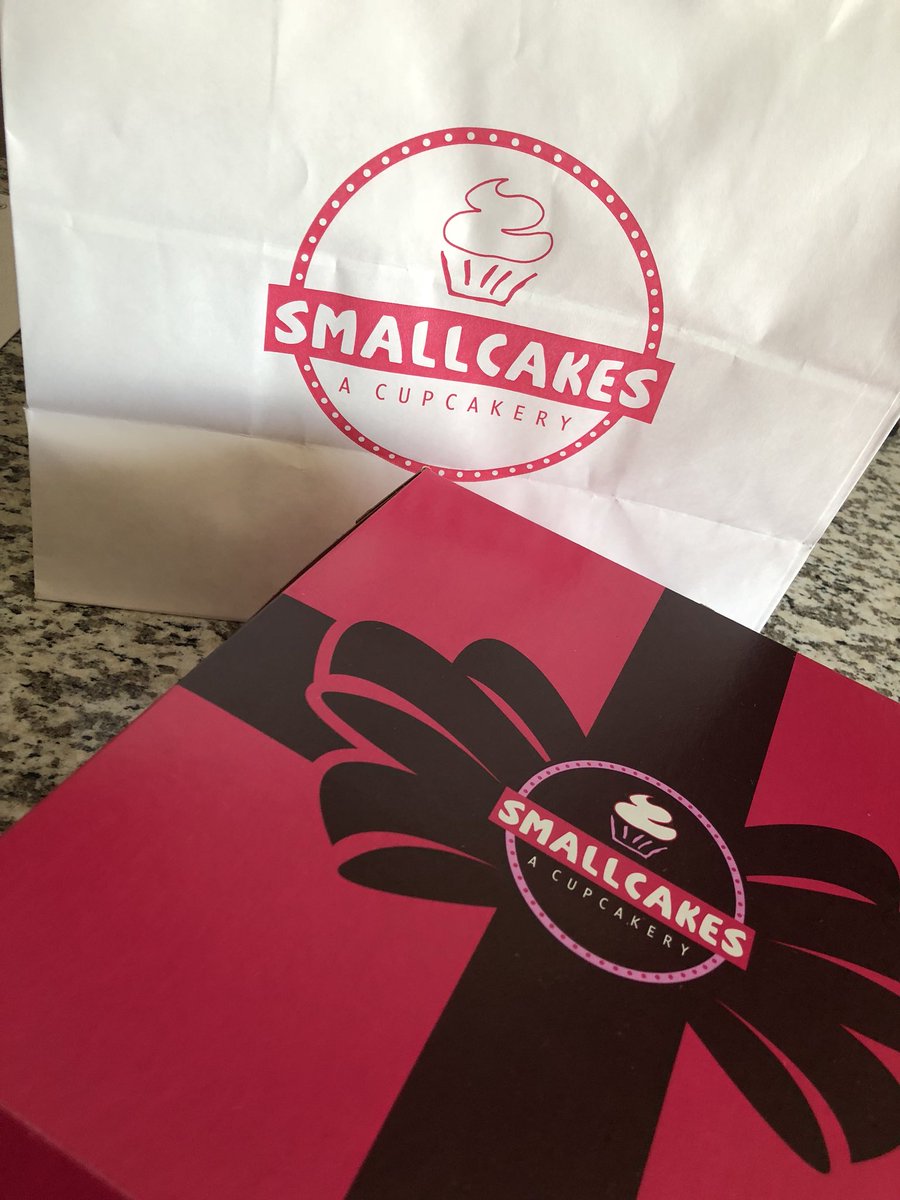 MargotSavoy's tweet photo. Because #CupcakeFriday waits for no wo(man) @Smallcakesop #WhenInKC #LetMargotEatCake https://t.co/rzU0NVp8kM