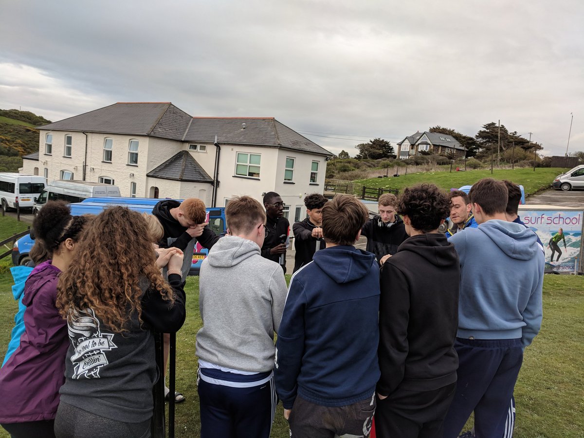 kyleedwardwill1's tweet photo. The Thomas Aveling students arrived in Bude this afternoon, all eager to get stuck in with a busy weekend that includes canoeing, climbing and surfing! #getactive #GCSEPE #pegeeks https://t.co/FslPc0ZWTJ