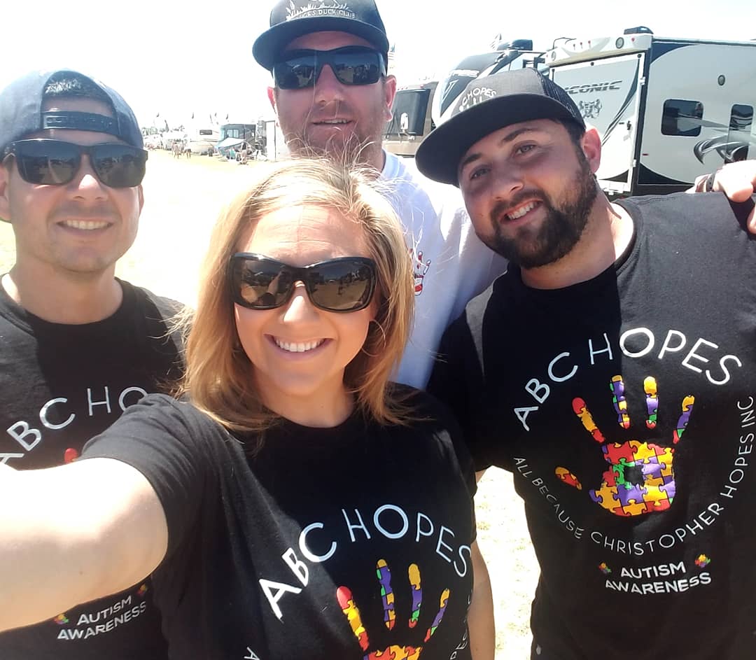 tsspiegel's tweet photo. Day 1 of #Stagecoach2018 and proudly reppin' our @ABC_HOPES #AutismAwareness shirts. 😁👋💙 #AutismAwarenessMonth #ABCHopes #Stagecoach https://t.co/jfReFh0h0t