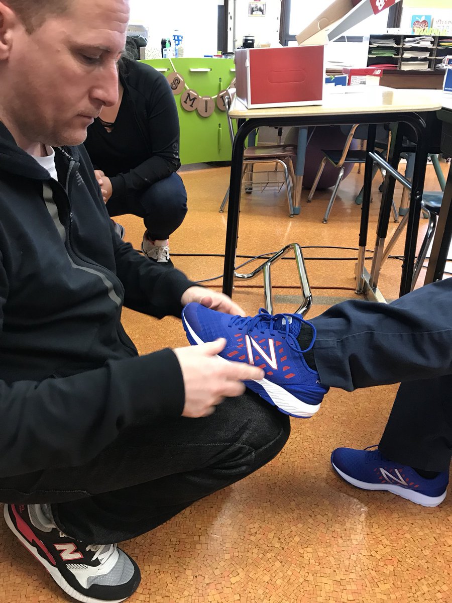 Leahy_School's tweet photo. THANK YOU NEW BALANCE! We love our new sneakers!! They look and feel so awesome! Our community partner rocks! #thankful #checkoutmyfeet @JeffreyCRiley @LPS_Education https://t.co/24Va2EpkXY