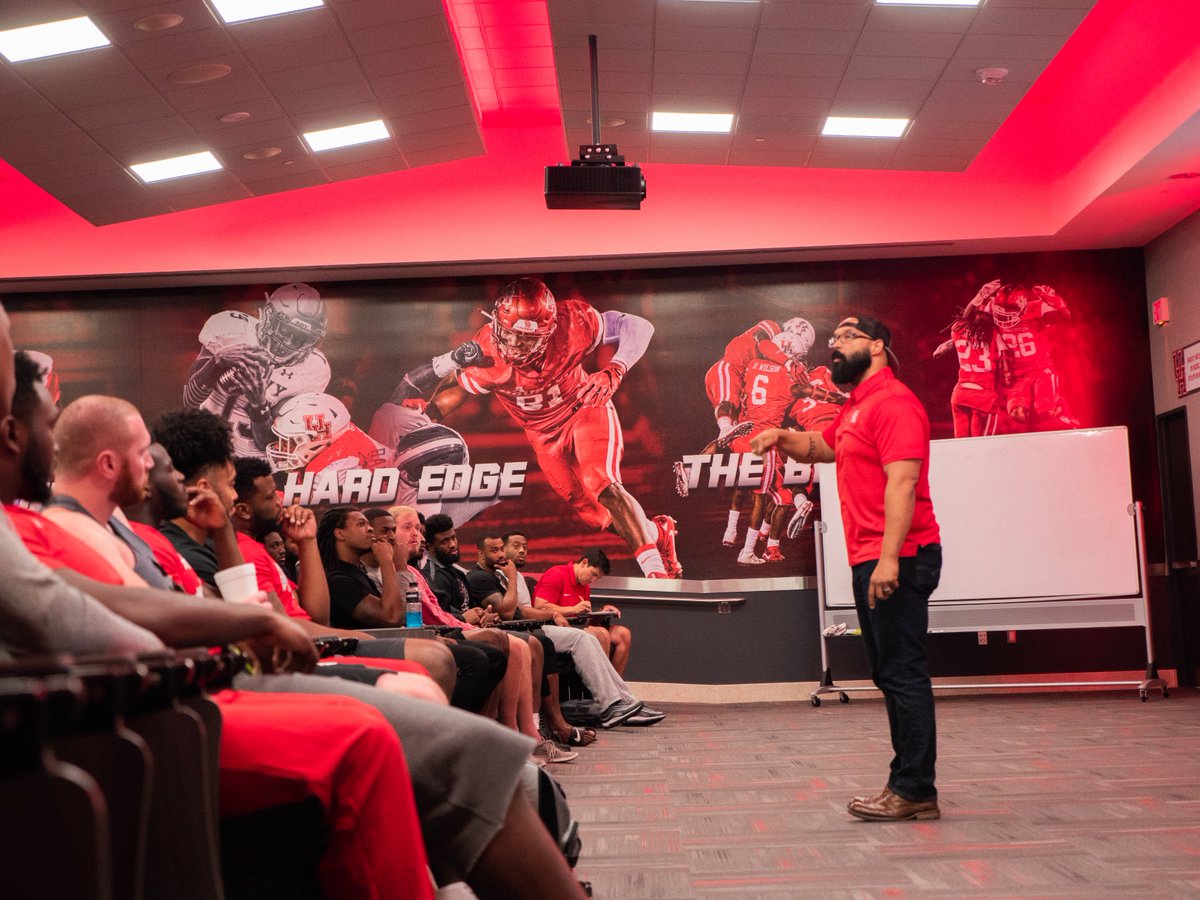 UHCougarFB's tweet photo. Great to have @MackeySpeaks in to deliver a strong message to the #HTownTakeover for our For Real Friday!
Thank you for helping develop leaders on and off the field! https://t.co/DWy5cGxNzf