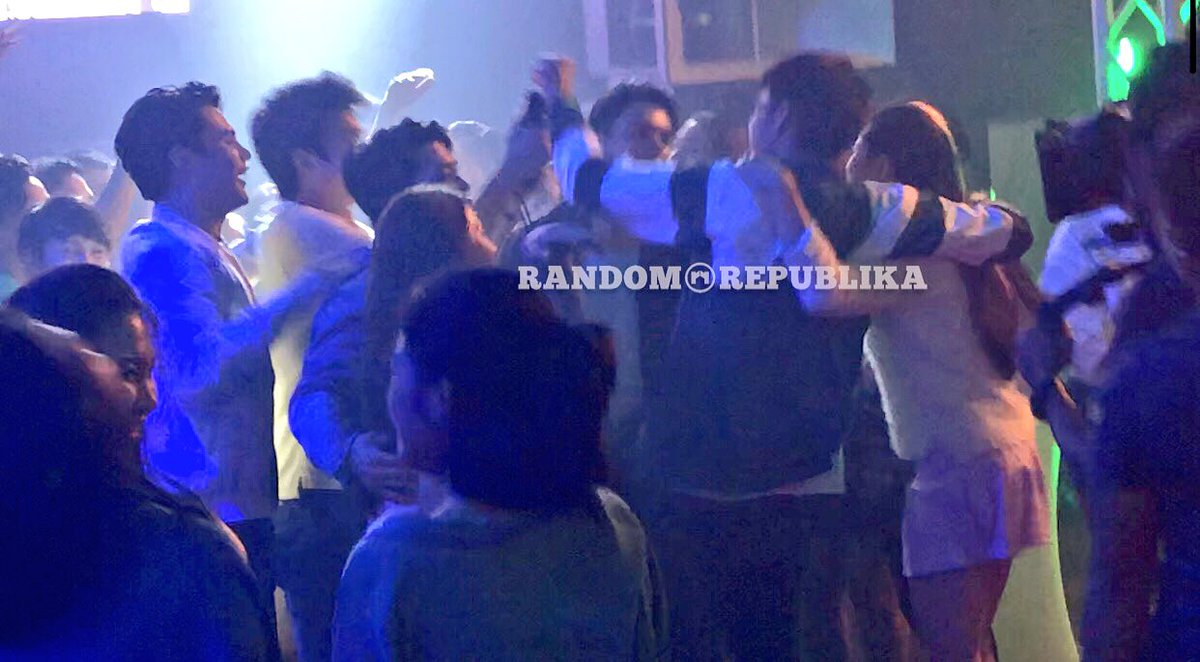 RandomRepublika's tweet photo. Screenshot of a bar scene. These #WalwalMovie kids were dancing like crazy! Can you find Elmo, Sophia, Kiko, Devon, Jerome, Donny, & Kisses?😉 #DonKiss #DevKi #Walwal #WalwalSetVisit 🎥 in cinemas JUNE 27 | @RegalFilms https://t.co/7Z5QvJ0jF5