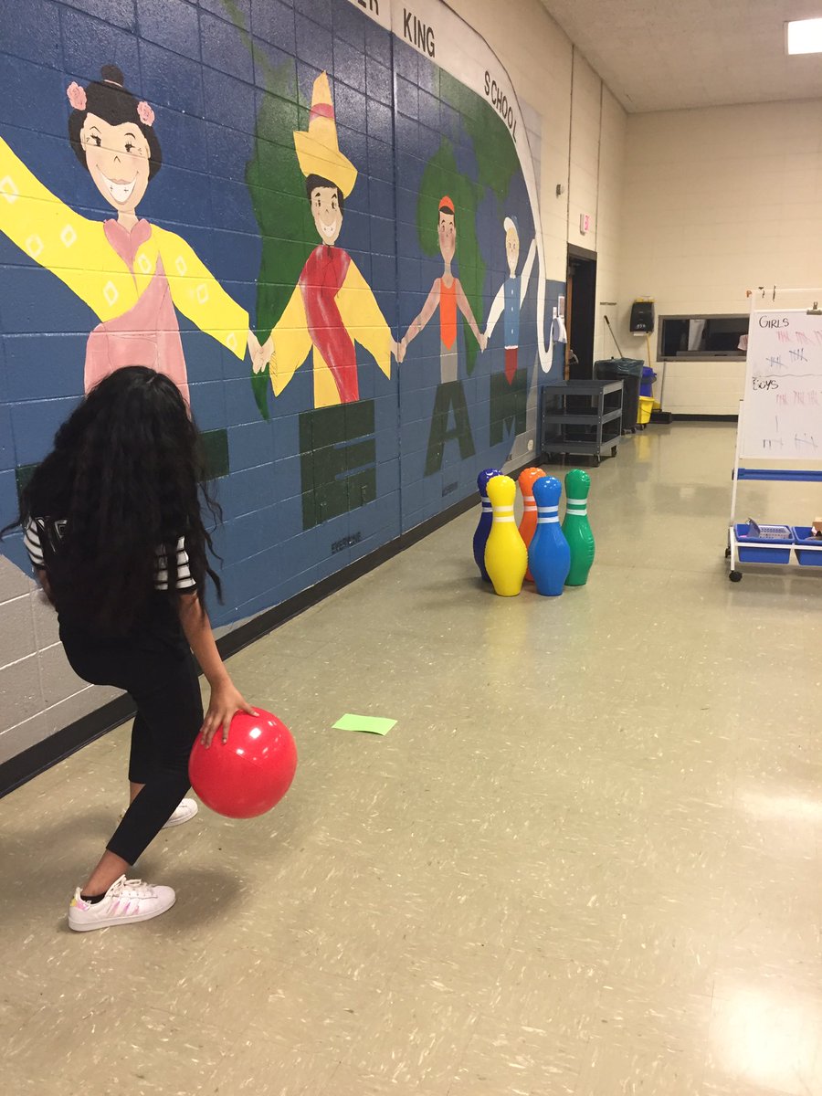 C__Ponto's tweet photo. How my class prepares for the PARCC!! #pway #bowloff https://t.co/BuVBZHKEgG