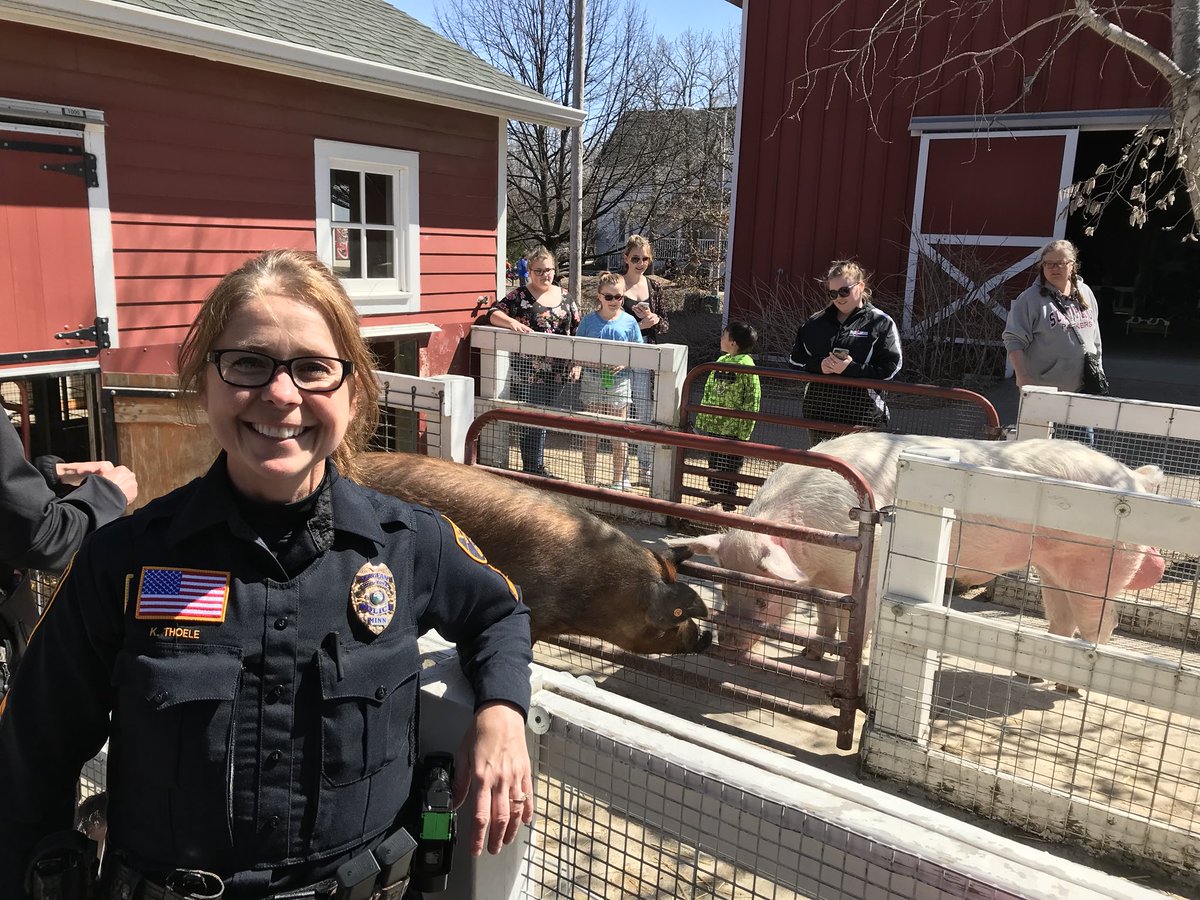 mtkapd's tweet photo. Great day @mnzoo for #blueatthezoo. Met a lot of great @MinnetonkaMN citizens, amazing kids, goats, cows, pigs, lions & tigers & bears https://t.co/Fd8uPdUzrq