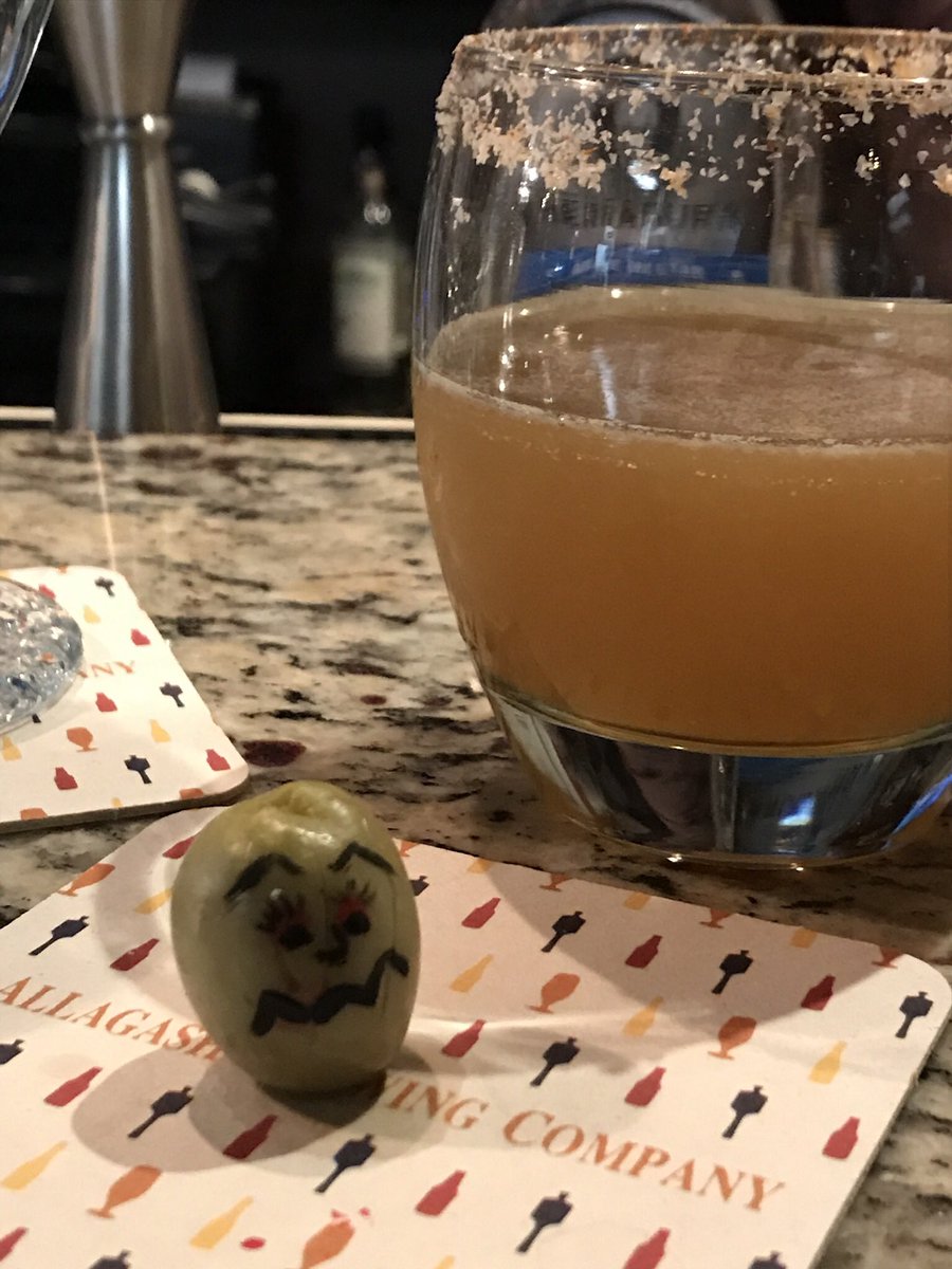 Drunksheila's tweet photo. New series of the most drunken nature, I present to the court: Olive. https://t.co/Q56xjaZxYv