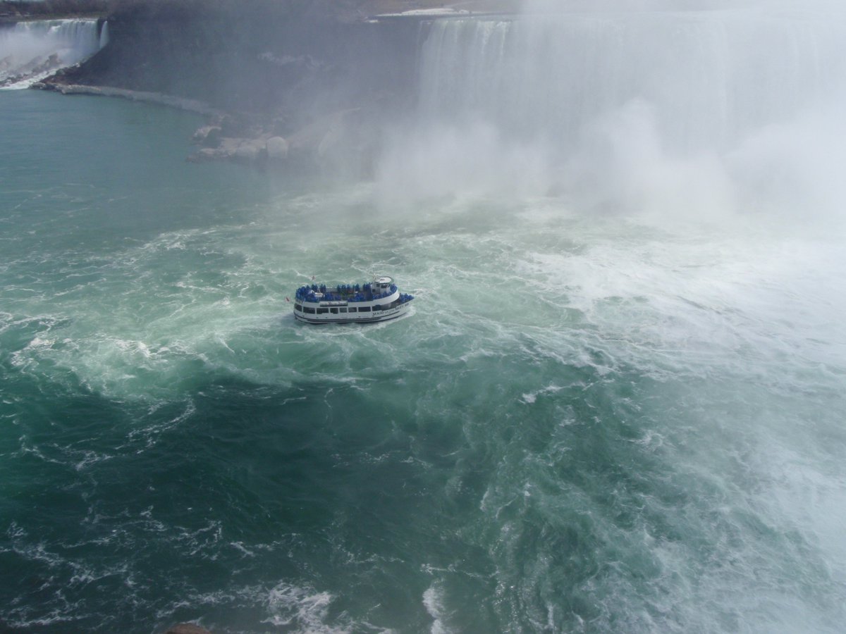 DrLewisMeyer1's tweet photo. Camborne School of Mines MSc Mining Geology field trip visits Niagara Falls before flying home to Cornwall. @CambSchMines @UniofExeter @UniExeCornwall #miining #careers #education https://t.co/GJkkotv9vz