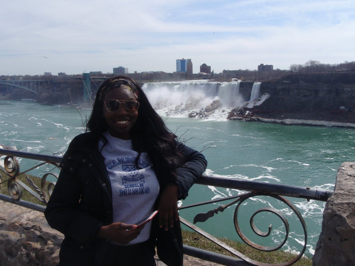 DrLewisMeyer1's tweet photo. Camborne School of Mines MSc Mining Geology field trip visits Niagara Falls before flying home to Cornwall. @CambSchMines @UniofExeter @UniExeCornwall #miining #careers #education https://t.co/GJkkotv9vz