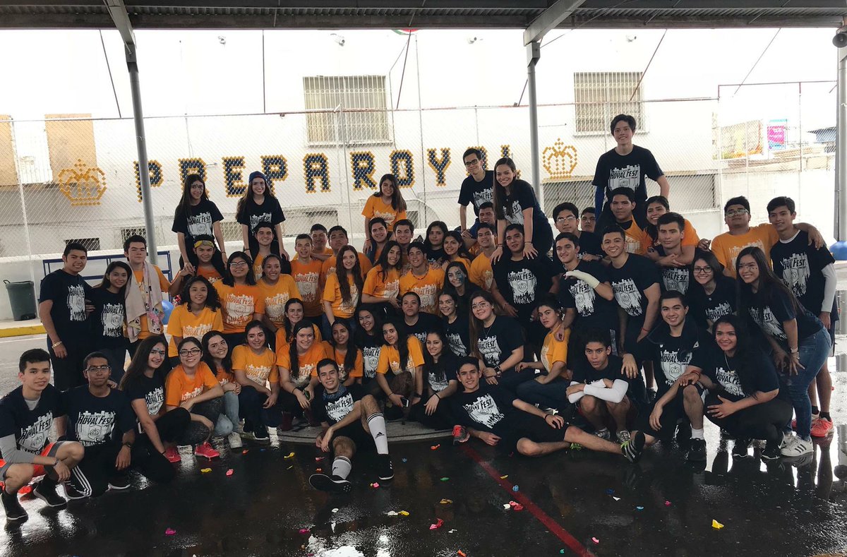 Sandradelgadoo_'s tweet photo. รltimo RoyalFestt๐๐ #seniorss https://t.co/Tli2Vx4I5r