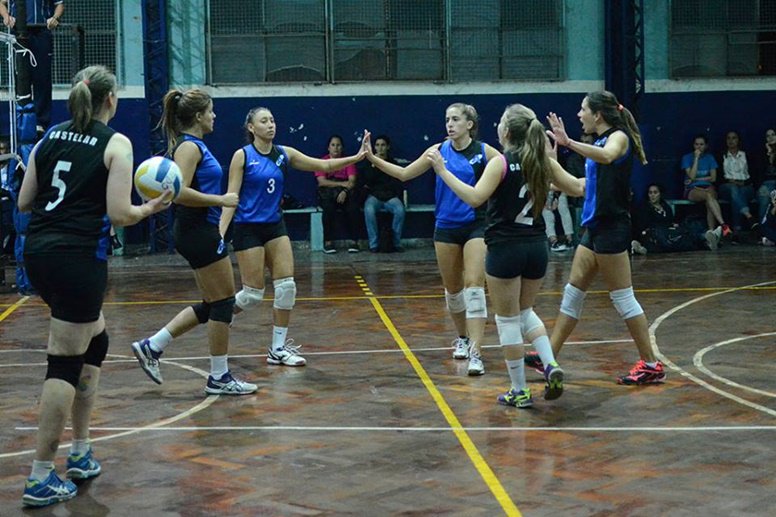 🏐VOLEY | QUIERE GRITAR CAMPEÓN

<a href="/AcVoley/">Arg de Castelar</a> venció a <a href="/EdelpOficial/">Estudiantes de La Plata</a> en la semifinal de la Copa Chulo Olmos y buscará el campeonato ante Ciudad.

Los detalles en esta nota📲: goo.gl/kx3R58