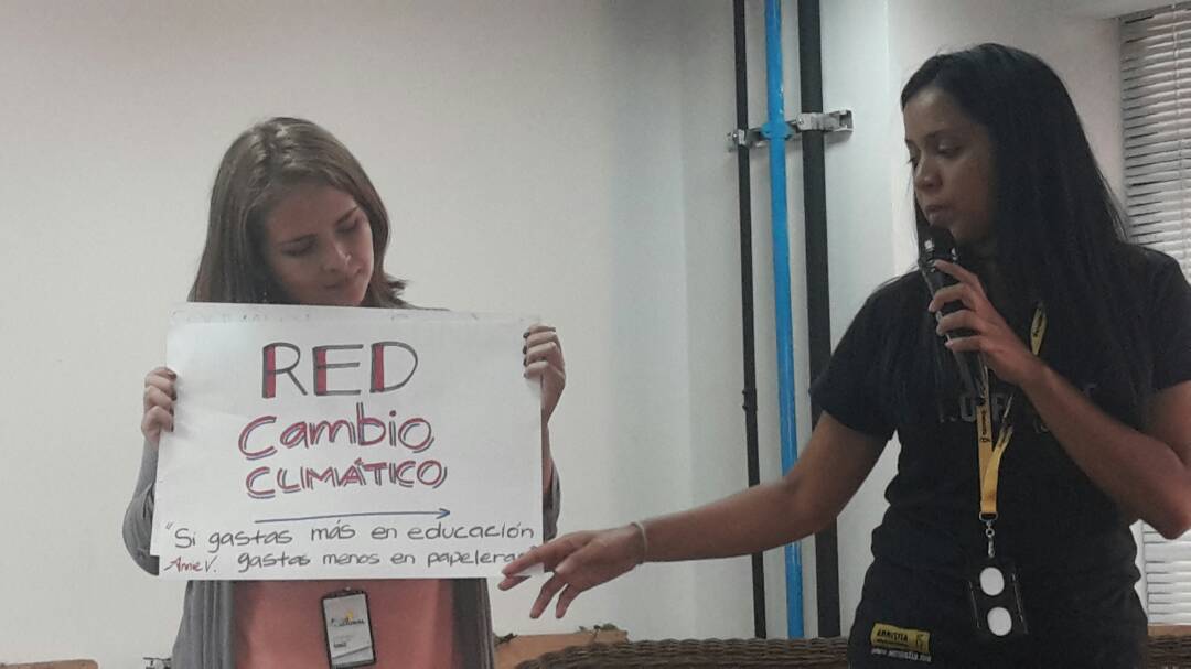 GomezMarcos's tweet photo. Redes presentan sus conclusiones con respecto a la política sobre cambio climático de Amnistía Internacional #ForoN18
Este fenómeno genera graves consecuencias a la garantía de los derechos de las personas https://t.co/9D3IHykk37