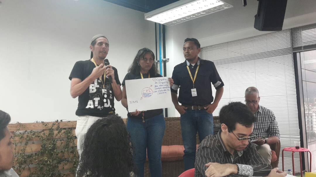 GomezMarcos's tweet photo. Redes presentan sus conclusiones con respecto a la política sobre cambio climático de Amnistía Internacional #ForoN18
Este fenómeno genera graves consecuencias a la garantía de los derechos de las personas https://t.co/9D3IHykk37