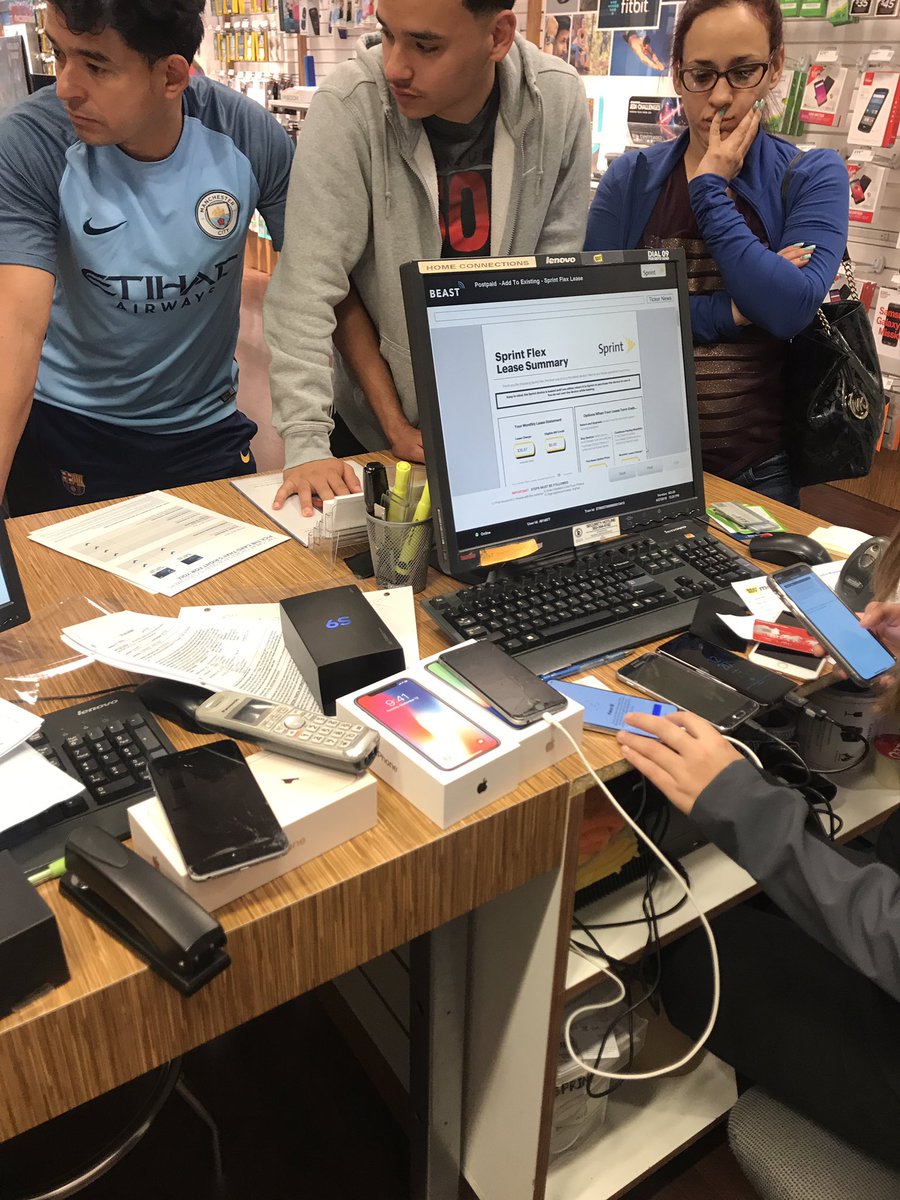 elonmusk8a's tweet photo. ๐๐ผ New lines on Sprint!!! ๐ฏ๐ฅ๐ฅ
Promos on promos on promos!!#byemetropcs #byetmobile #partnerup #WeAreNW #NRPlayToWin https://t.co/jy4uHKhY6T