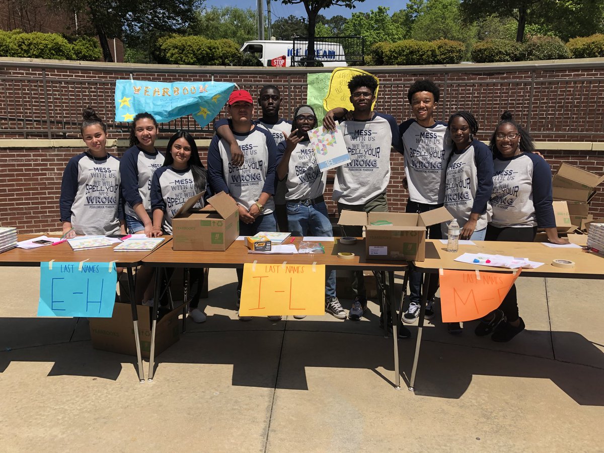 missantonacci's tweet photo. HUGE shout out to my WONDERFUL Aplomado YBK staff and all those who supported our program by buying a yearbook! Distribution Day was AMAZING! I hope everyone enjoyed our little party and the free 🍦!  #brooksquad #v18ewithus https://t.co/0ye5ORJTTI
