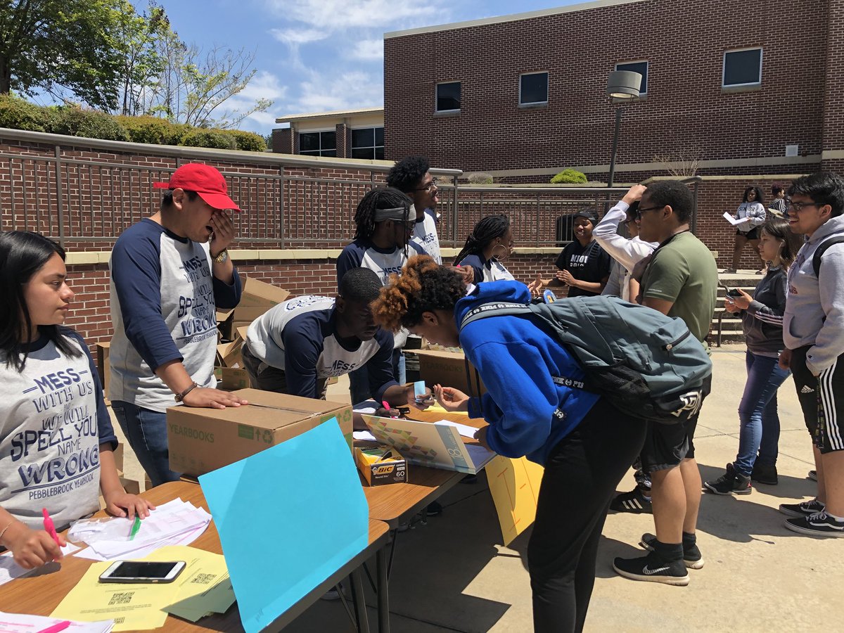 missantonacci's tweet photo. HUGE shout out to my WONDERFUL Aplomado YBK staff and all those who supported our program by buying a yearbook! Distribution Day was AMAZING! I hope everyone enjoyed our little party and the free 🍦!  #brooksquad #v18ewithus https://t.co/0ye5ORJTTI