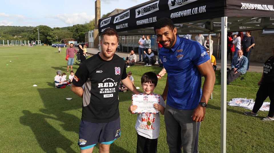 WHO IS YOUR RUGBY #HERO?

RUGBY AM MINIS ALLOWS YOUNG CHILDREN TO MEET THEIR #RUGBYLEAGUE HEROES AND THE STARS OF THE GAME ⭐️

WHO WAS YOUR HERO?? 

#grassroots