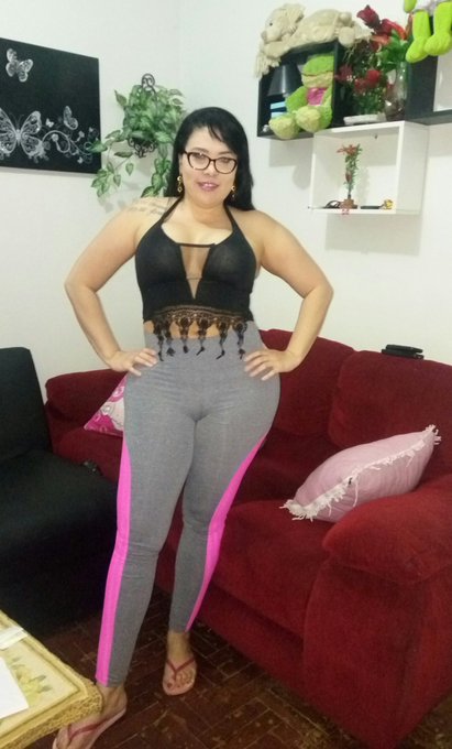Tenham todos um &oacute;timo final de semana.  #SorayaCarioca https://t.co/1xdFEwicj0<a href="/tag/sorayacarioca"class="tags">#SorayaCarioca</a>