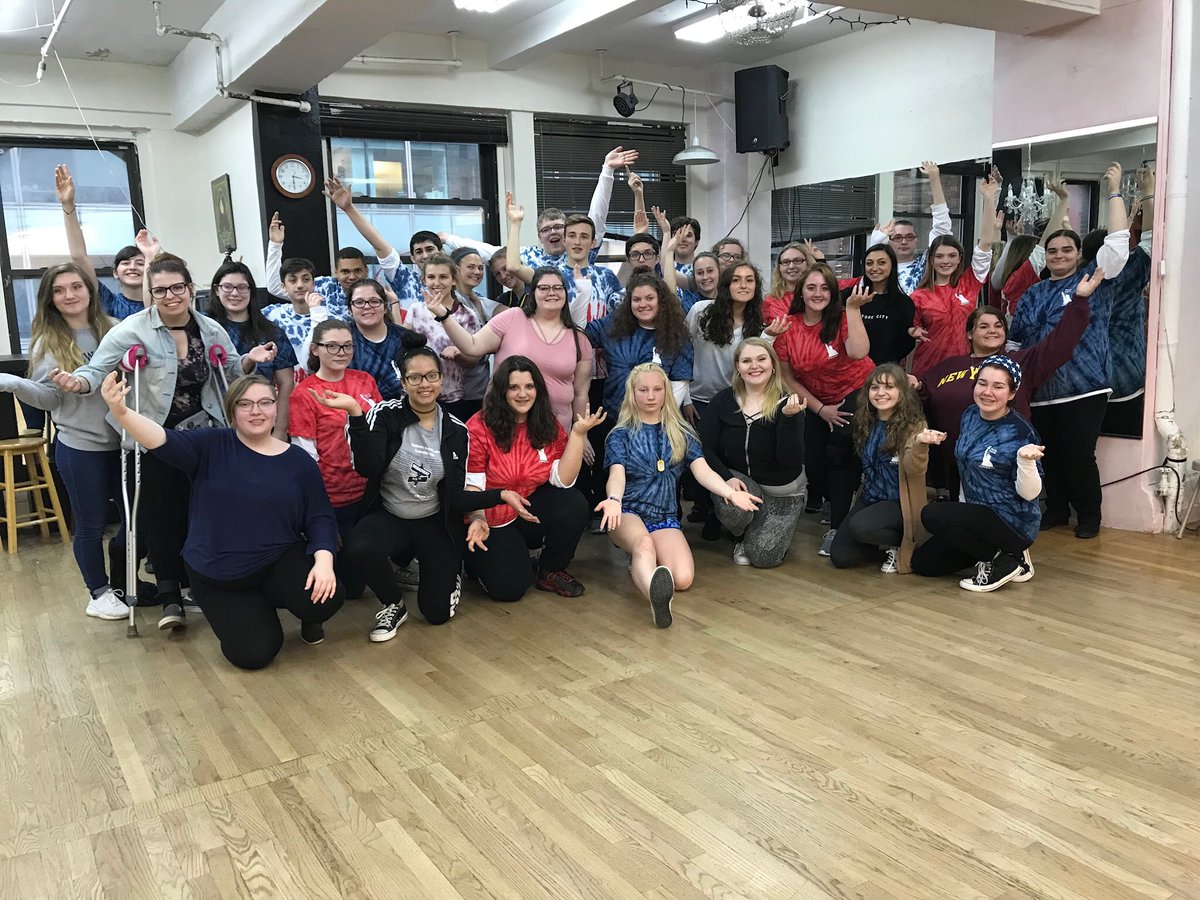 fjglincoln's tweet photo. Concert Choir students sang on Liberty Island AND learned a Wicked song and choreograghy from a current cast member. #EC_proud https://t.co/xy3MsBvcfJ