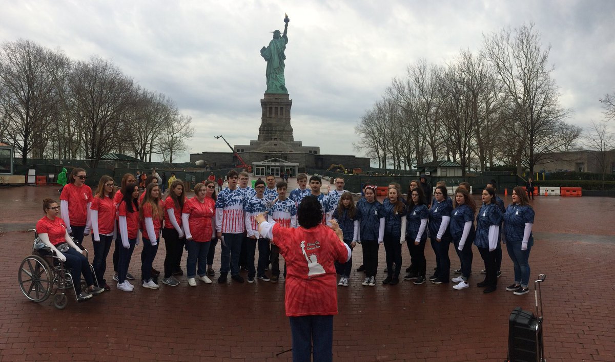 fjglincoln's tweet photo. Concert Choir students sang on Liberty Island AND learned a Wicked song and choreograghy from a current cast member. #EC_proud https://t.co/xy3MsBvcfJ