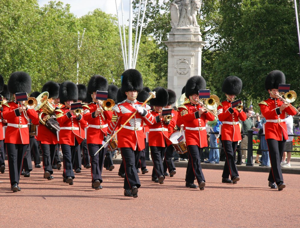 41Hotel's tweet photo. One of the most iconic happenings in London, only minutes from Hotel 41! #ChangingofGuards - Today and tomorrow at 11.00am.
📷: David Steele/Shutterstock.com https://t.co/eeUNS5Baqs