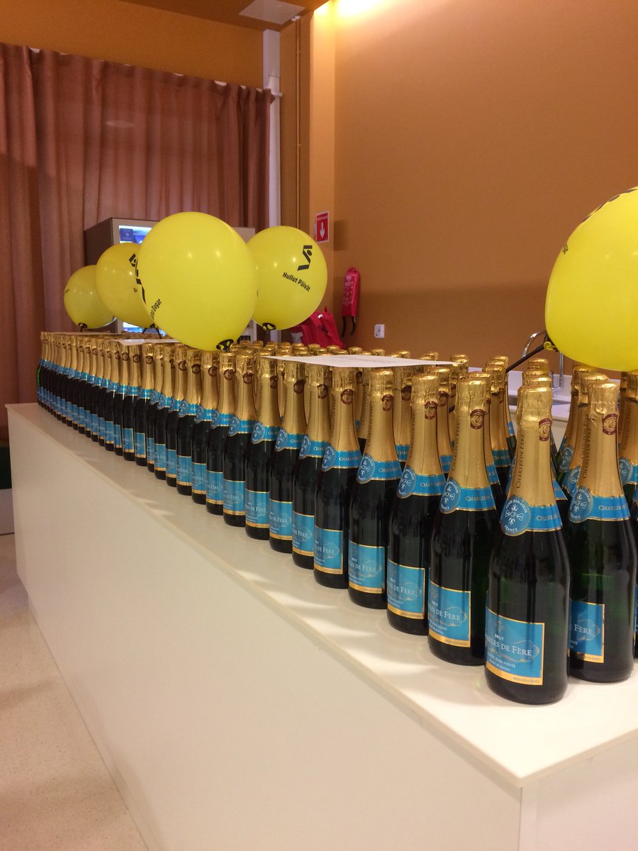 SRagnell's tweet photo. Kelpo työpäivä! Hyvä me!🥂 #stockmannstaff https://t.co/I4ClO4FuDX