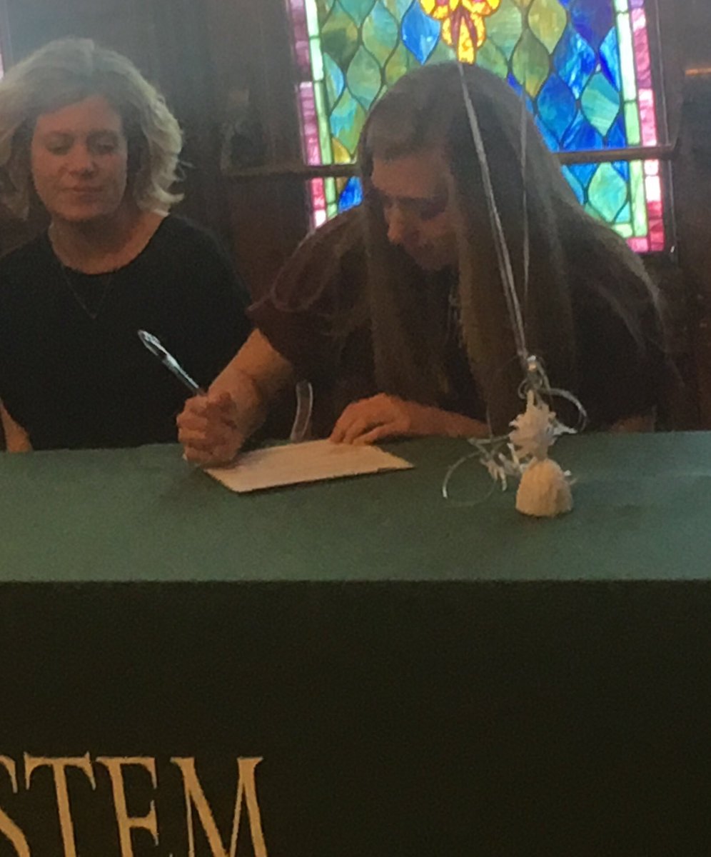 LNSTEMAC's tweet photo. Another scholar athlete signs to swim at the next level. Congrats @LNSTEM2018 @sydneygoodman14 !  Best wishes as @FloridaTech Panther 🏊‍♀️ ! https://t.co/goFPbn85XN