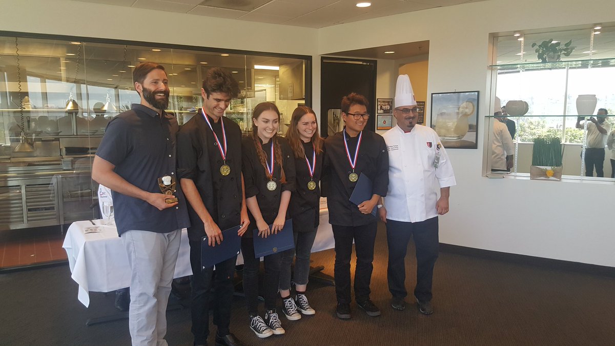 manuelzapata72's tweet photo. Masterchef champions again!! Go mustangs! https://t.co/ixp7EDGXxb