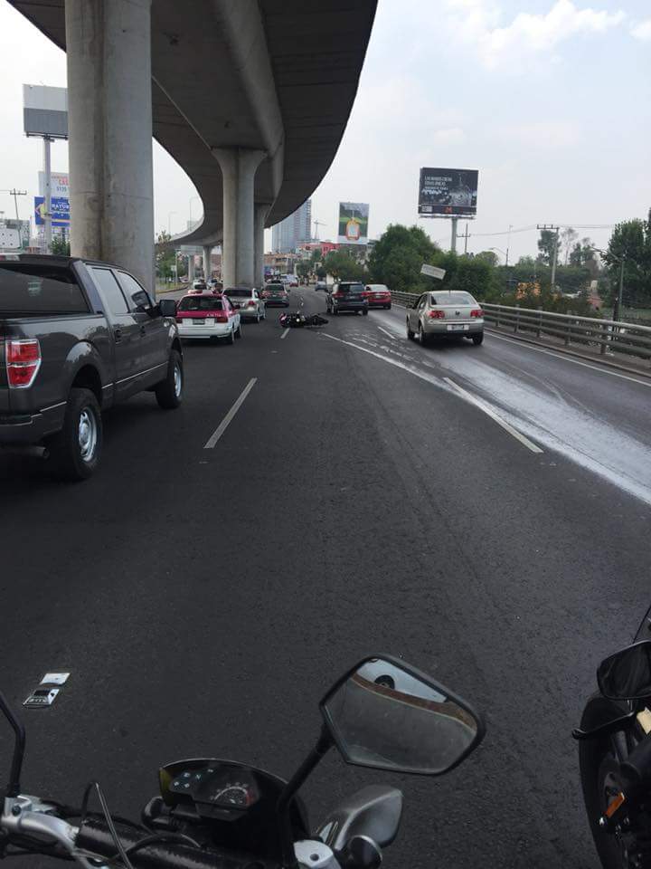 SuperFeeeer's tweet photo. Noticia de último momento Miguel Herrera cumple amenazas de su hija la pioja y atropella a motociclista cerca de Gran Sur hasta aquí mi reporte Joaquín https://t.co/xz2UxUcS2T