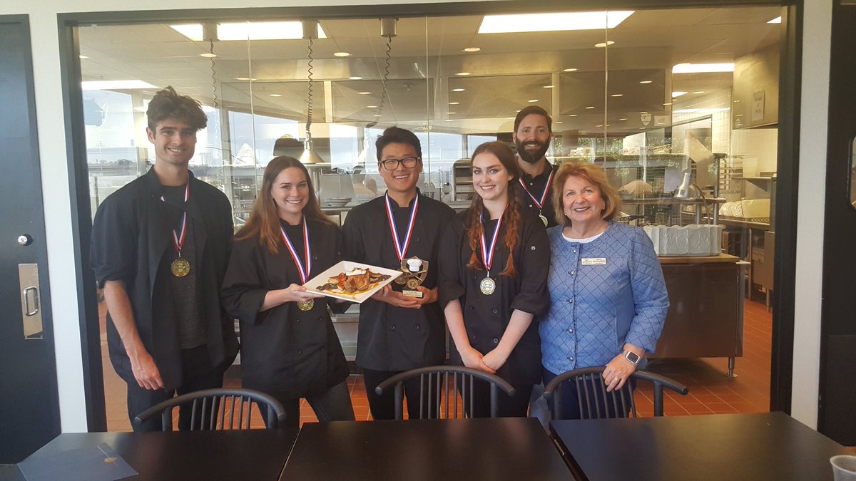 manuelzapata72's tweet photo. Masterchef champions again!! Go mustangs! https://t.co/ixp7EDGXxb