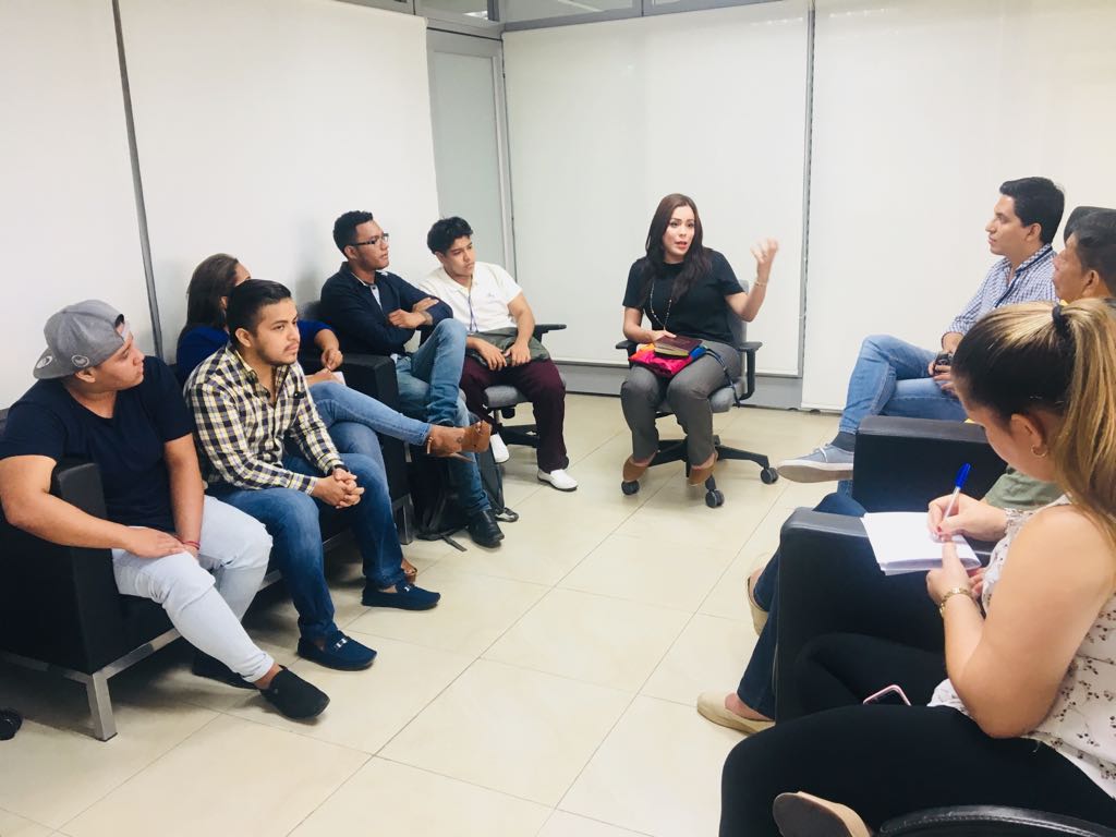 valientesec's tweet photo. HOY, Diferentes Ongs. sociales de la población #LGBTIQ Mantuvimos un dialogo positivo con #RamonAlejandro Director Nacional de Participación social del @Salud_Eccon el cual mantuvimos el compromiso de estar latentes a la implementación de políticas publicas @MVEspinosaS https://t.co/USha8G1lYQ