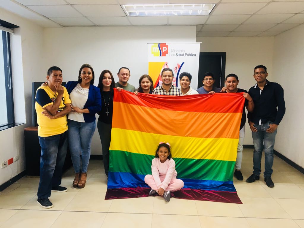 valientesec's tweet photo. HOY, Diferentes Ongs. sociales de la población #LGBTIQ Mantuvimos un dialogo positivo con #RamonAlejandro Director Nacional de Participación social del @Salud_Eccon el cual mantuvimos el compromiso de estar latentes a la implementación de políticas publicas @MVEspinosaS https://t.co/USha8G1lYQ