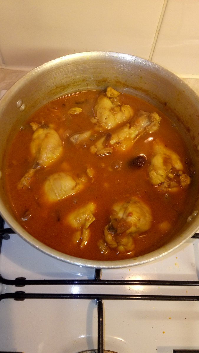 RajSurveyor's tweet photo. #Desi #Murghi #Chicken #curry with #goosefat #jeera #cardoman #handchopped #masala #fridayfeeling https://t.co/DcBBiLTAv8