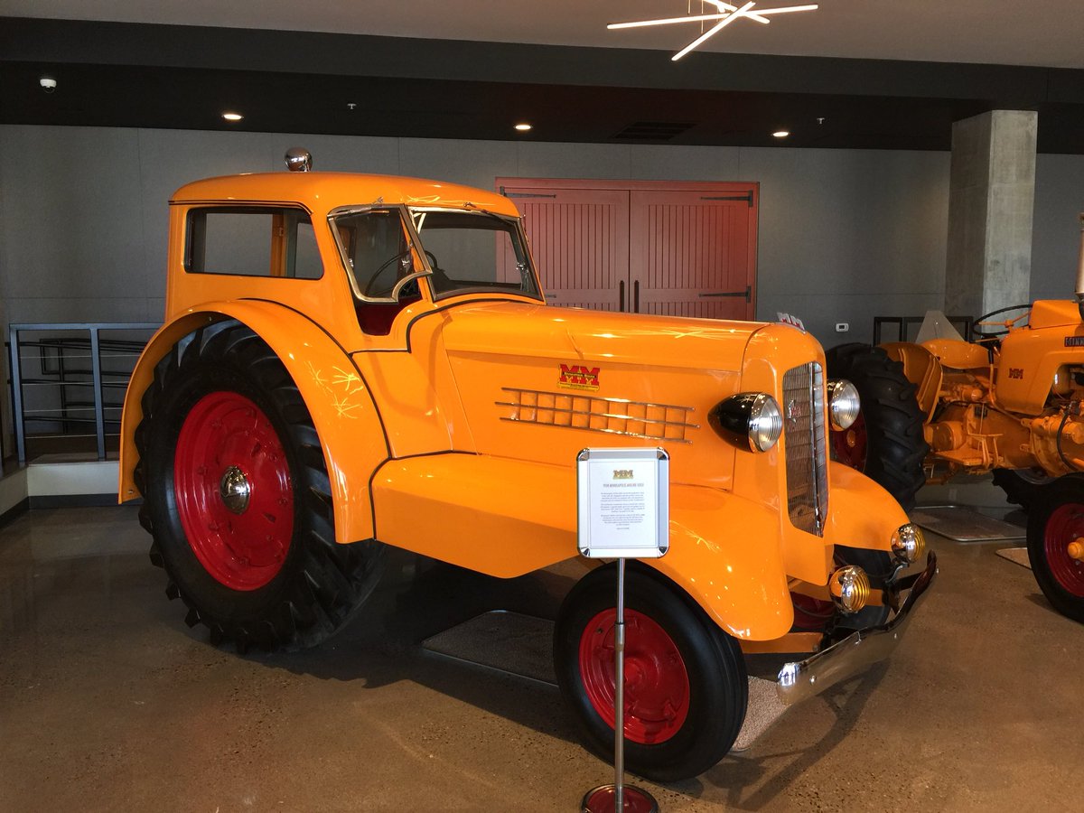 KelliSlavik's tweet photo. Enjoyed the opportunity to visit @DoranCompanies apartment projects in our surrounding cities. Especially @The_Moline with its vintage tractor collection in the lobby. Great chance to see what renters are looking for in the suburbs. https://t.co/tgQJCYfzTW