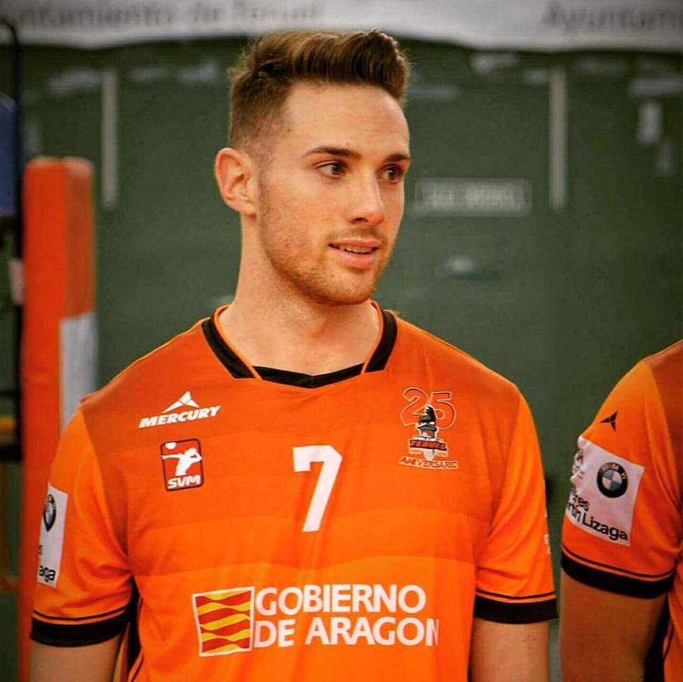 Carlos Jiménez Gallego campeón de SUPERLIGA con su equipo Club Voleibol Teruel. Este triunfo se suma a la Copa del Rey y la Supercopa por lo que CV Teruel consigue  un triplete histórico. Enhorabuena.