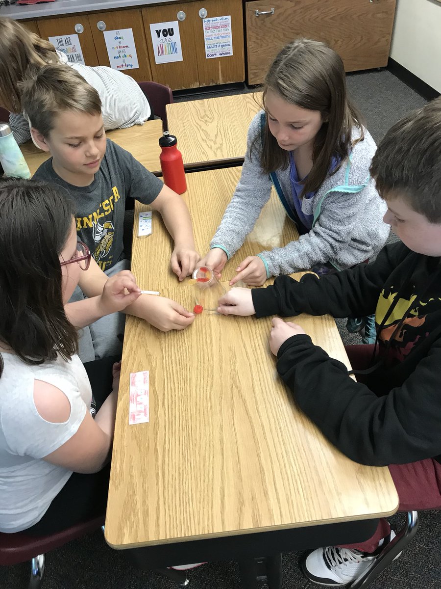 sam_kaeter's tweet photo. Working together as a team to save Fred, the gummy worm! @MonroeMAPS #MAPSready #FourthGradeRocks https://t.co/4fyUC2oGtt