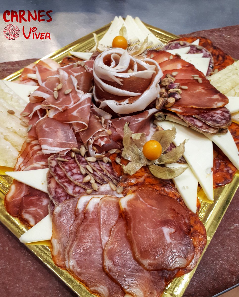 anradave's tweet photo. Cuando mis clientas me dejan elegir! Asi se trabaja bien! @CarnesViverSL #CharcuteriaViver #CharcuteriaSelecta https://t.co/5wM7NH8thC