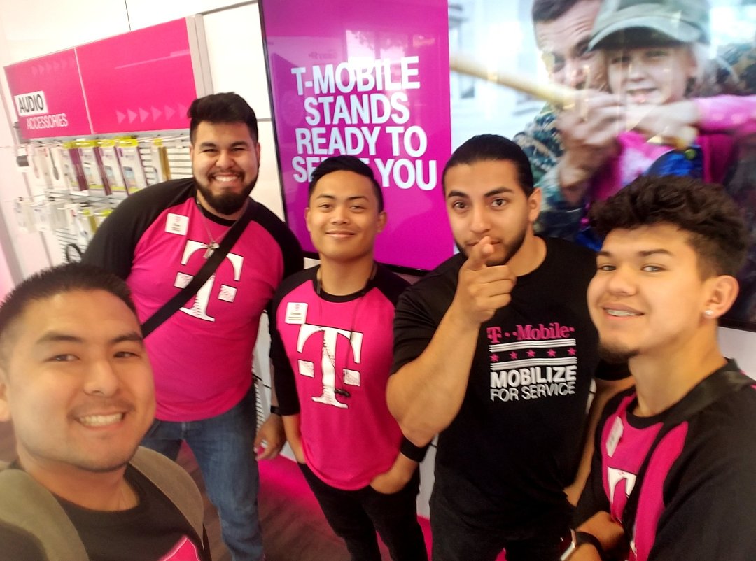 TmobileCaballo's tweet photo. Thank you to all you awesome #MagentaPlaymakers that have wished me an early happy birthday !!! #April28th 🎉🎈🎁 Appreciate the love !!! 🙌 https://t.co/AL7aUZSO7G