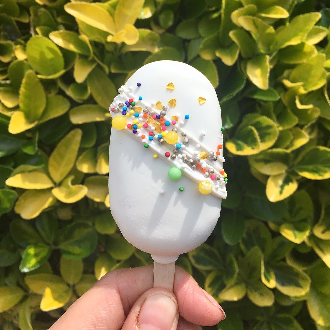 NewportNJ's tweet photo. Visit: @jerseycitysweets for beautiful hybrid treats like this Cake-sicle! 🍰😍🍦
.
.
.
#newjerseyeats #jcmakeityours #jcmakeityum #jceats #cakepop #customorder #eaaaats #cakeoftheday #forkyeah #food52 #silkomart #popsicleweek https://t.co/WmdZ4HE7Cv