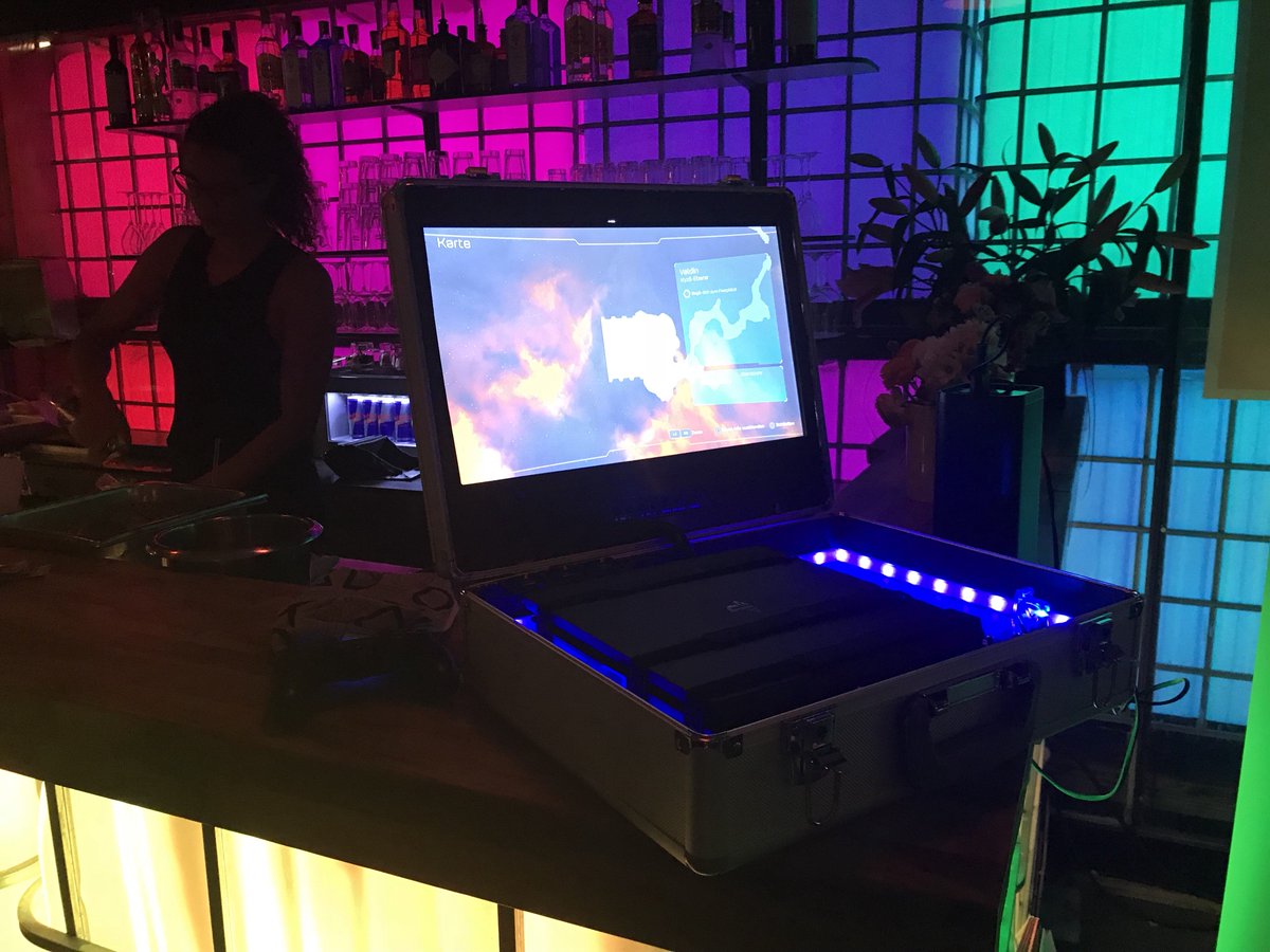 GamingCase's tweet photo. Der erste CaseGaming Pitch ist „in the books“! Danke für die Gelegenheit! #startupstuttgart #gründergrillen63 #schankstelle #gründerathmosphäre #casestation4slim #portableps4slim #leutemitvisionen https://t.co/TTlIljxgA8