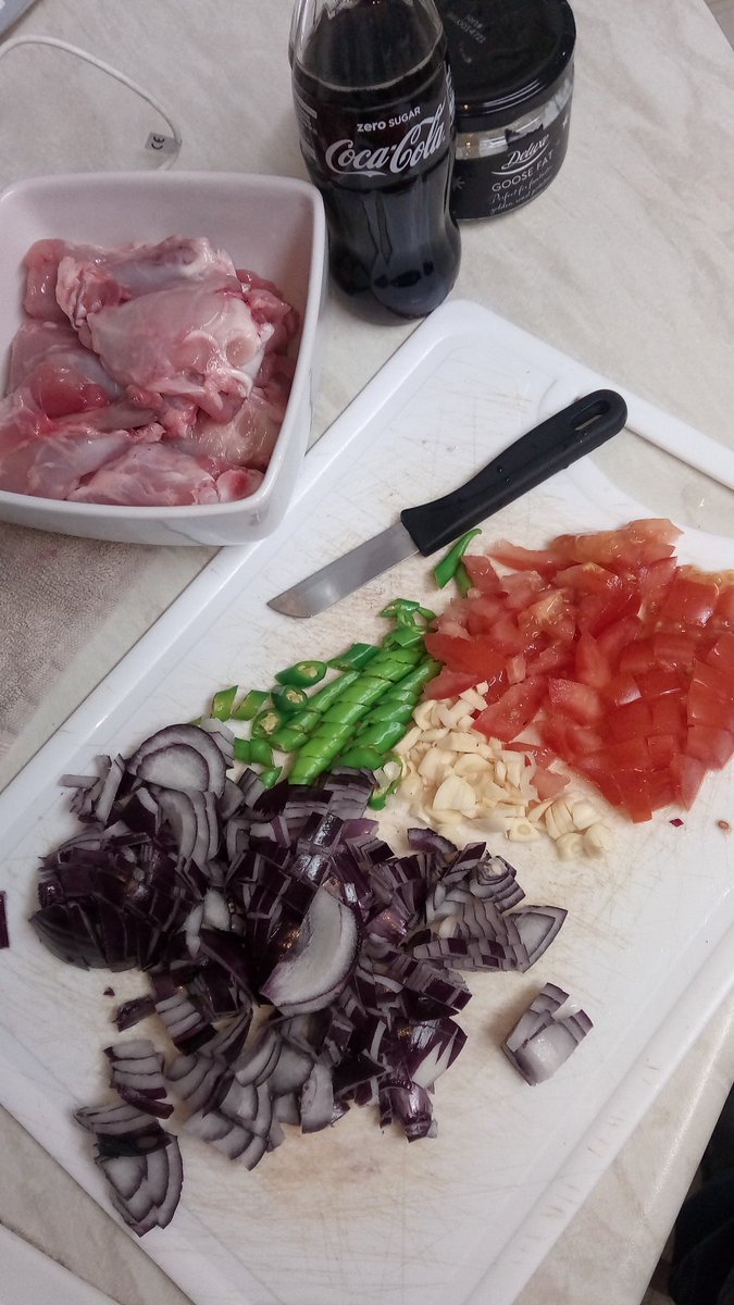 RajSurveyor's tweet photo. #Desi #Murghi #Chicken #curry with #goosefat #jeera #cardoman #handchopped #masala #fridayfeeling https://t.co/DcBBiLTAv8