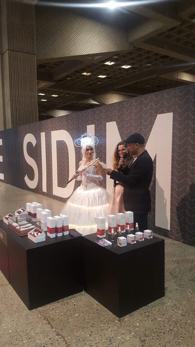 DesirablesED's tweet photo. Devinez qui viens de gagner le prix coup de coeur du marché du Sidim ? #sidim #grateful https://t.co/buQCErMPev