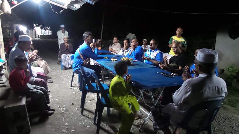 Pemudabaling201's tweet photo. Calon #BNDUNN30Bayu Sdr @MohdNoorMdAmin  bersantai bersama Para Anggota Briged Sukarelawan Bongor di Kg Bukit Payung Mukim Bongor https://t.co/Vpobxnyl7n